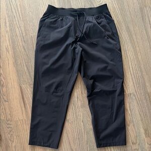 Lululemon Men’s Zeroed-In Slim Fit Joggers (Black)

Size M / 27’L Like New.